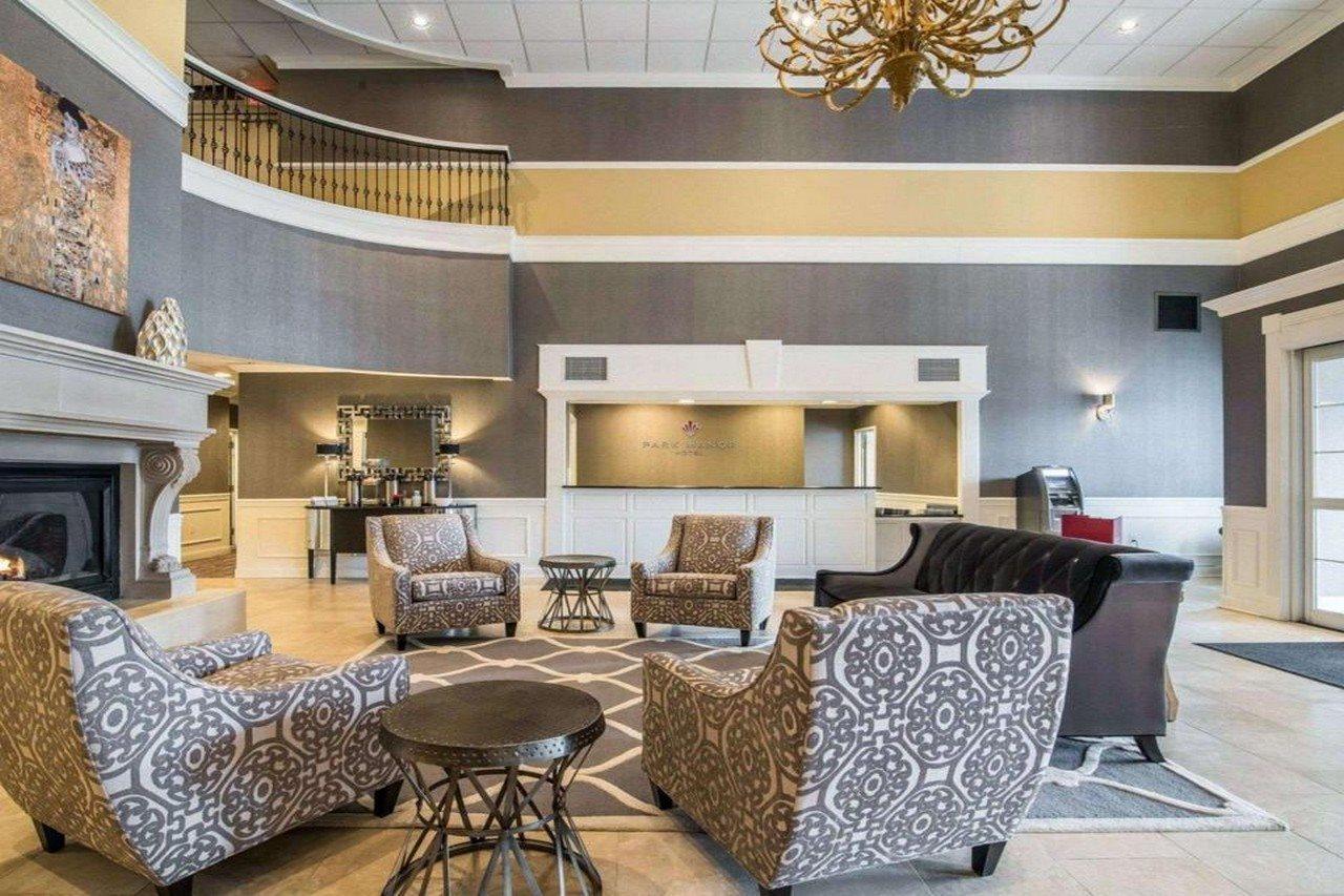 Park Manor Hotel Clifton Park Exteriér fotografie The lobby of the Best Western Premier Executive Residency Royal Palm Beach