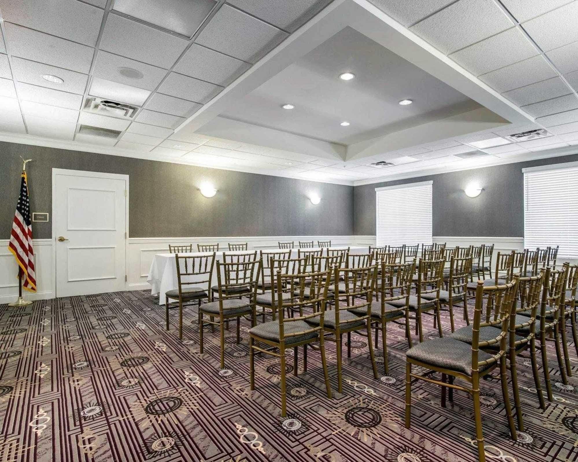 Park Manor Hotel Clifton Park Exteriér fotografie The ballroom at the 2016 Republican National Convention