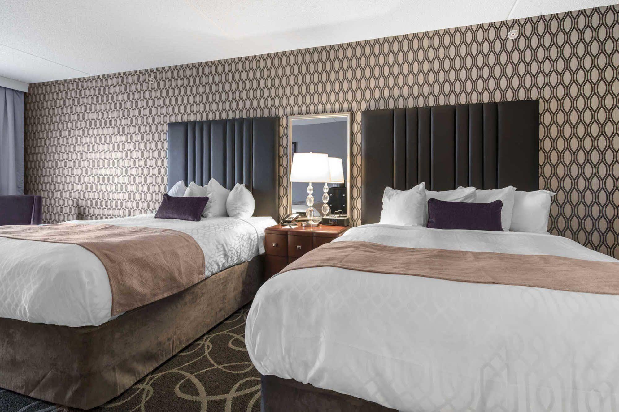 Park Manor Hotel Clifton Park Exteriér fotografie A typical room at the Hilton Garden Inn