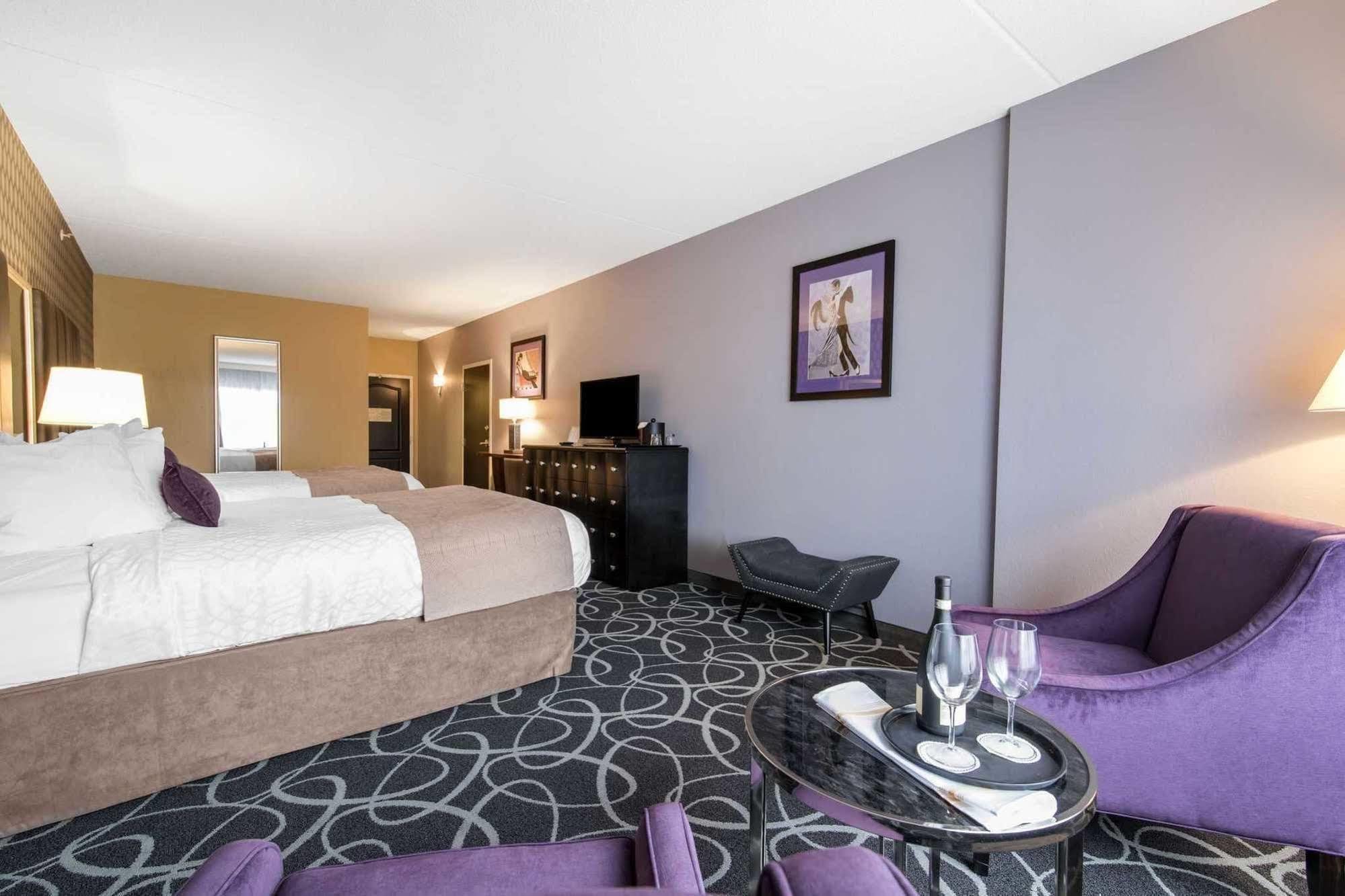 Park Manor Hotel Clifton Park Exteriér fotografie A suite at the Hotel Indigo in San Francisco