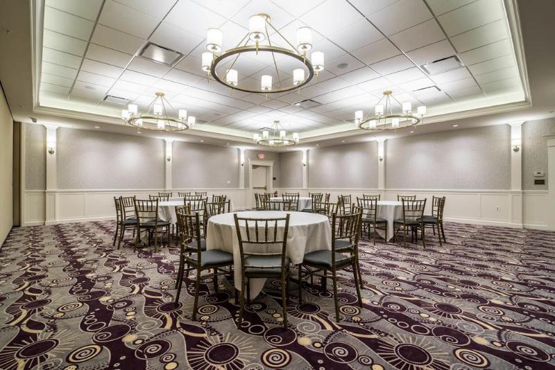 Park Manor Hotel Clifton Park Exteriér fotografie The ballroom at the 2010 Convention Center